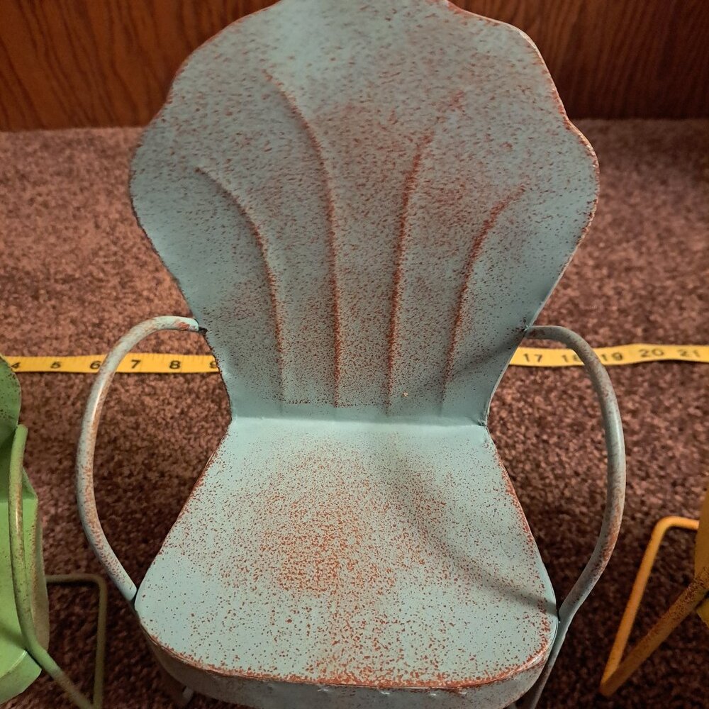 Vintage Miniature Rustic Metal Shell-back or Clamshell Doll Lawn Chairs,Set of 3 - Picture 7 of 8